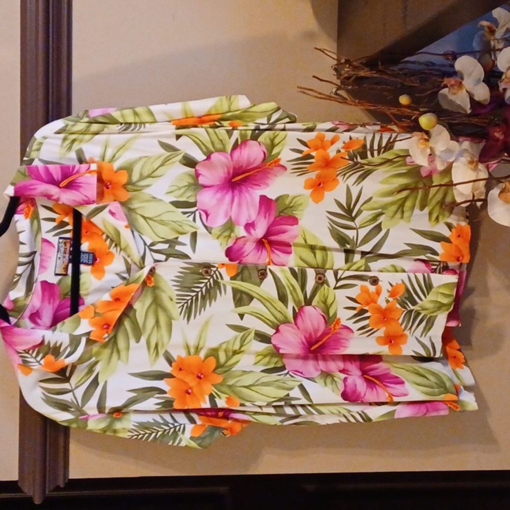 100% Rayon Havana Jack Cafe Hawaiian Top